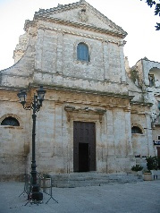 Locorotondo, ladri nella Chiesa Madre: rubate ostie consacrate - La  Gazzetta del Mezzogiorno